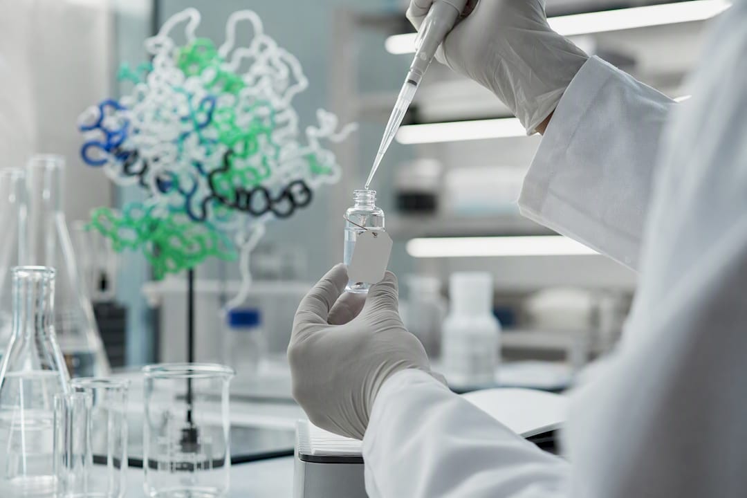 Pipetting TB500 peptide near actin molecular model
